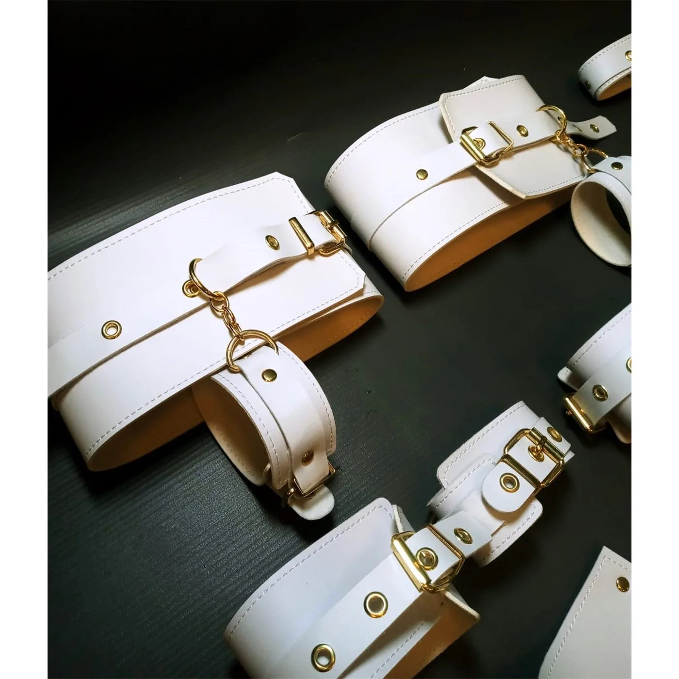 Kit Luxury Blanco Y Herrajes Dorados 8 Piezas - Imagen 19