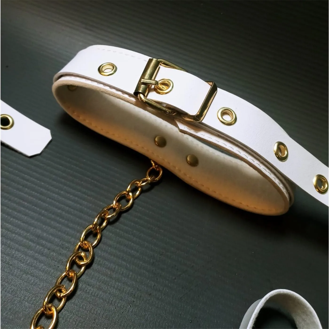 Kit Luxury Blanco Y Herrajes Dorados 8 Piezas - Imagen 17