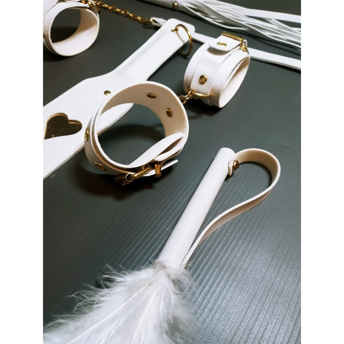 Kit Luxury Blanco Y Herrajes Dorados 8 Piezas - Imagen 15