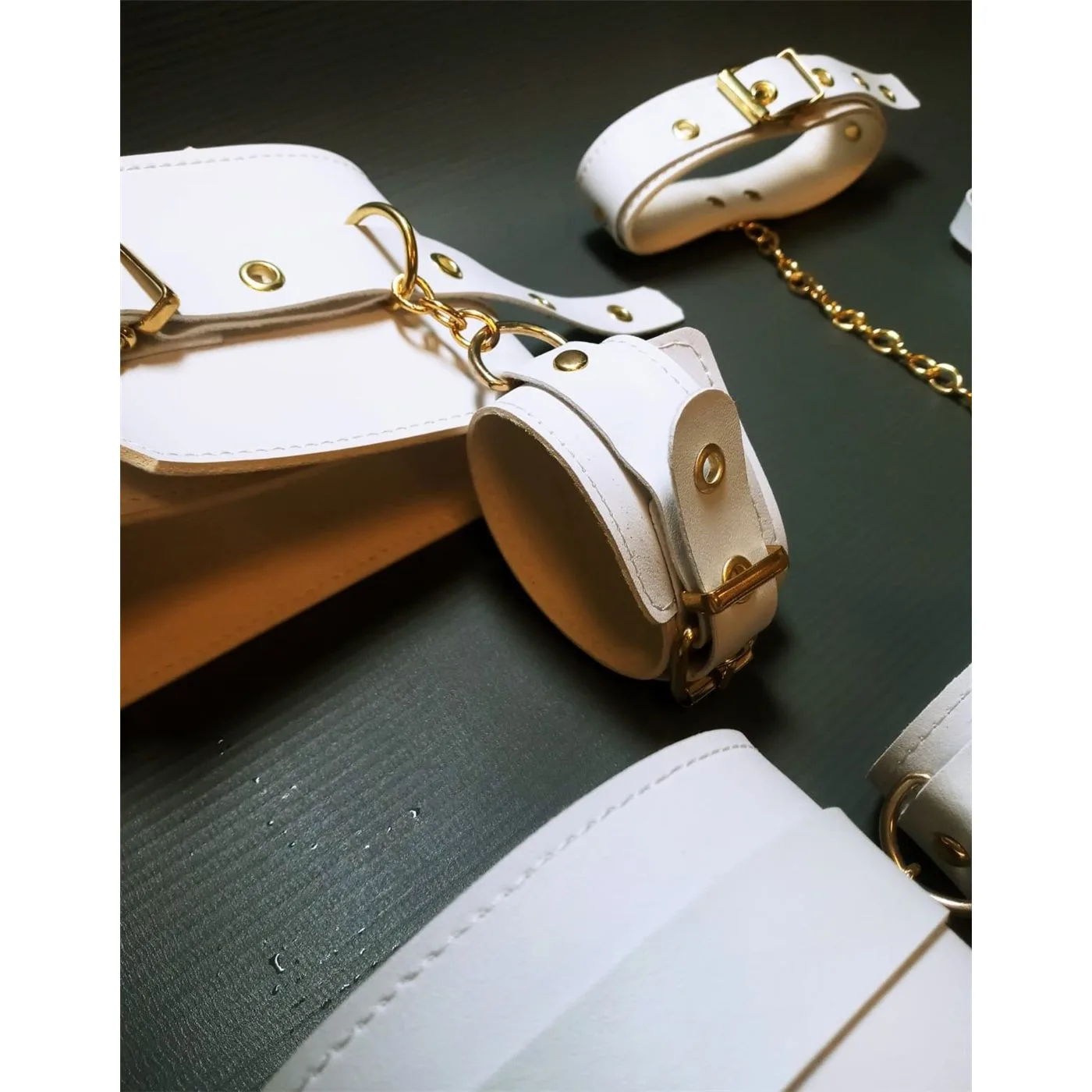 Kit Luxury Blanco Y Herrajes Dorados 8 Piezas - Imagen 14