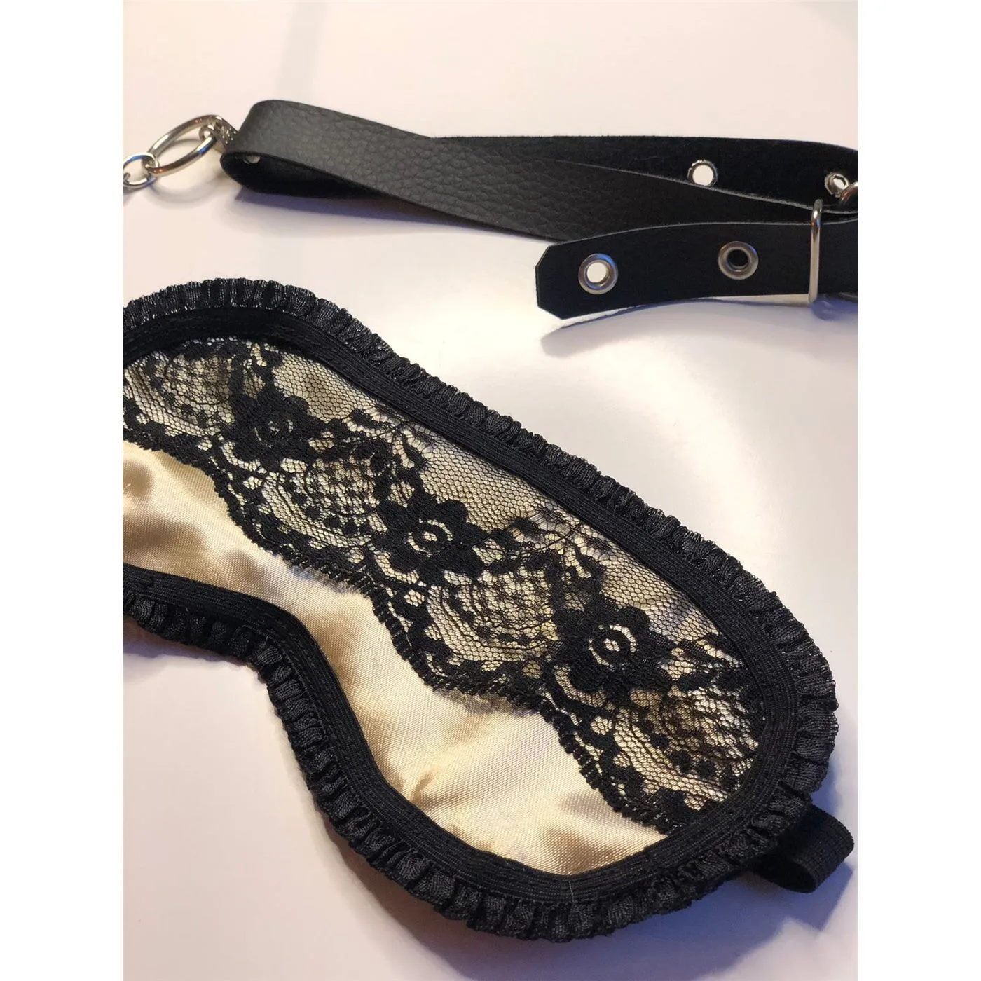 Antifaz Y Pezoneras De Raso Y Puntilla Color Champagne -Infarta Sens- - Imagen 7